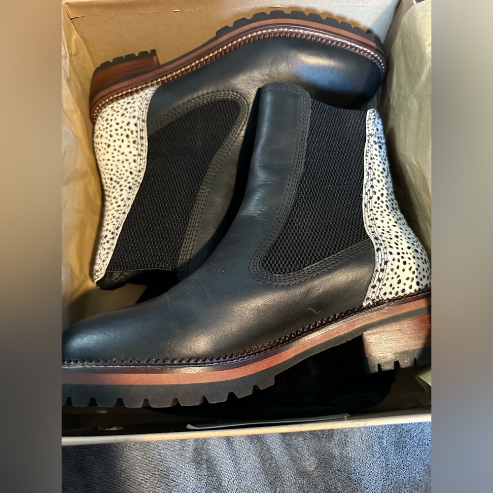 NEW Vintage Havana Fairview Black Bootie with Cheetah print detail